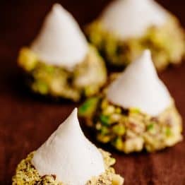 These Meringue Acorns are a real show stopper and taste heavenly. Vanilla meringue surrounded by melted chocolate truffles and covered with salty nuttiness | natashaskitchen.com